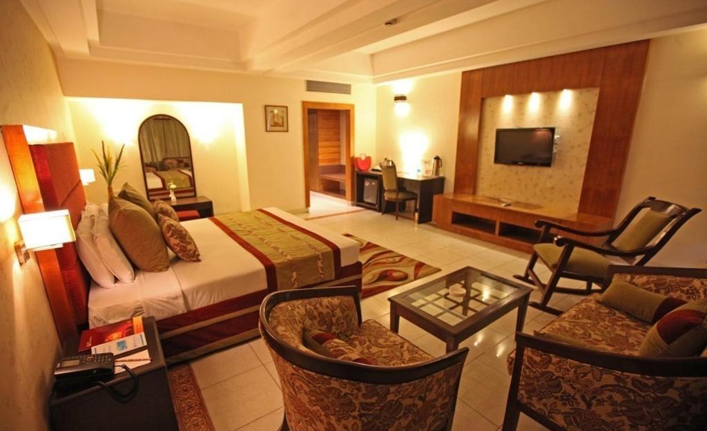 Hotel Shivalikview Чандигарх Экстерьер фото